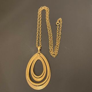 Vintage Crown Trifari Brushed Textured Gold Tone Double Oval Pendant Necklace