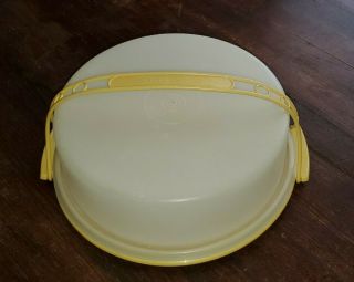 Vintage Tupperware Pie Keeper,  Carrier With Handle (harvest Gold)