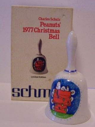 Snoopy Christmas Bell Decorated Dog House Peanuts Schmid Vintage 1977