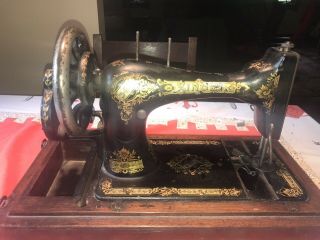 Unrestored 1900 Model Singer Hand Crank Sewing Machine P311524
