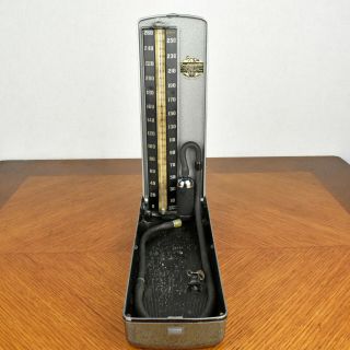 Vintage W A Baum Baumanometer Blood Pressure Meter Kompak Model No Bulb Or Cuff