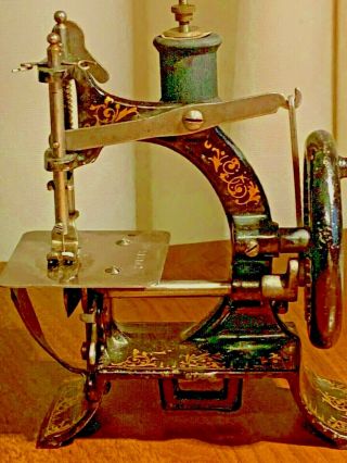 Unique Muller Miniature Sewing Machine Model 10 - Produced 1900 - 1915