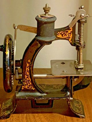 Unique Muller Miniature Sewing Machine Model 10 - Produced 1900 - 1915 2