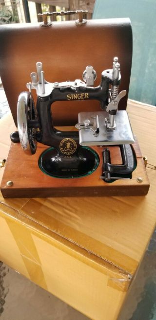 Antique Miniature Singer Sewing Machine With Wood Case C - Clamp