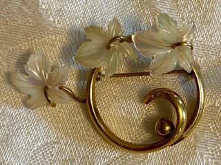 Vintage Brooch,  Wells 14k Gold Filled With Mother Of Pearl Flowers