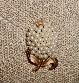 Vintage Trifari Signed Faux Pearl Flower Brooch Pin Gold Tone A298