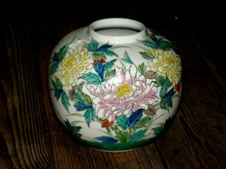 Vintage Hand Painted Asian Japanese Porcelain Large And Heavy Ginger Jar Vase