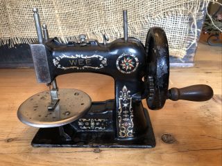 Antique Cast Iron Wee Childs Sewing Machine Stitchwell