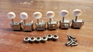 Gotoh Sd916 6 - In - Line Vintage Tuners W/ White Buttons Nickel - Mustang Duo - Sonic