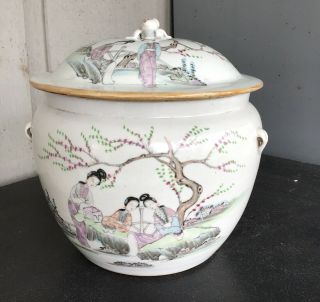 Vintage Antique Porcelain Japanese Ginger Jar Urn Vase Foo Dog Geisha & Floral
