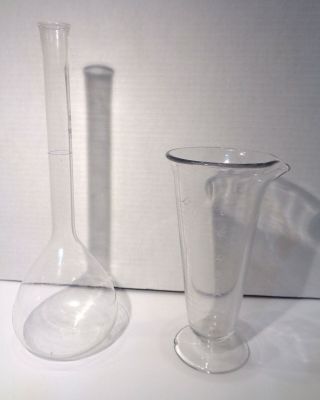Vintage Chemical Glassware - 500ml Volumetric Flask & 8 Oz Graduated Cylinder
