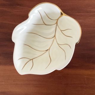 Vintage.  Carlton Ware Hand Painted Ceramic Leaf Shape Dish With Gold Trim 908