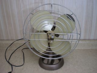 Vintage Emerson 2 Speed 16 " Oscillating Electric Fan Model 94646 (?) Great