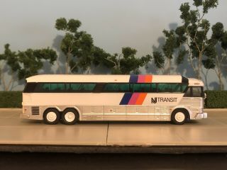 Iconic Replicas 1/87 Nj Transit Mci Mc - 7 Jersey Diecast Bus Rare