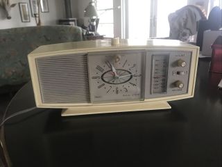 Vintage Sears Silvertone Instant Sound Radio Am/clock Watch Video