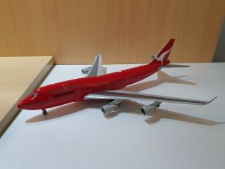 Jc Wings 1:200 Qantas Boeing 747 - 400 All Red Reg: Vh - Oej Xx2924