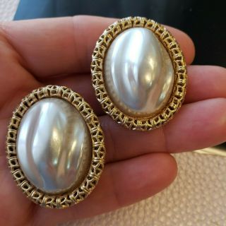 Vintage Sarah Coventry Baroque Faux Pearls Gold Tone Earrings Clip On 1.  25 " T