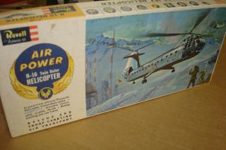 Vintage 1961 Revell H - 16 Usaf Twin Rotor Helicopter Air Power Series H - 138:100