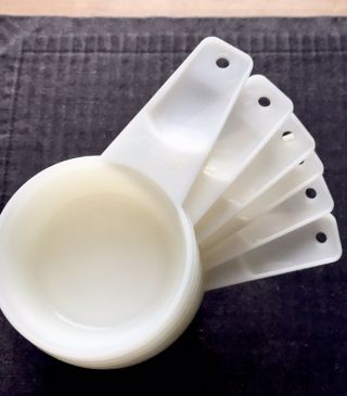 Vintage Tupperware Measuring Cups,  Complete Set (6) White