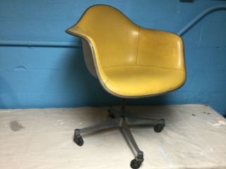 Herman Miller Fiberglass Shell Upholstered Eames Chair Mid Century Modern Real