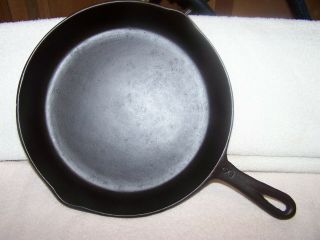 Vintage Unmarked No.  8 Cast Iron Skillet With 3 Notch Heat Ring