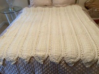 Wow Vintage Ivory/cream Scalloped Edge Hand Crocheted Afghan Blanket Throw 63x47