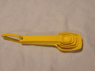 Tupperware Vintage Yellow Measuring Spoons Set of 5 with Triangle Ring 2