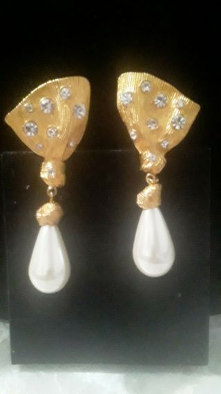 Vintage Marvella Dangle Clip Earrings With Goldtone With Rhinestones And Faux