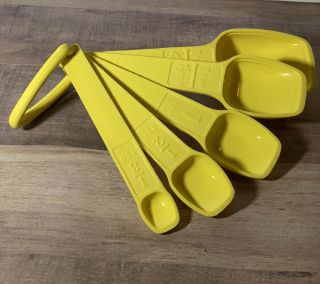 Vintage Tupperware Yellow Measuring Spoons With Ring 5 Sizes