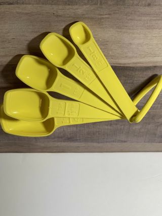 Vintage Tupperware Yellow Measuring Spoons with Ring 5 sizes 2