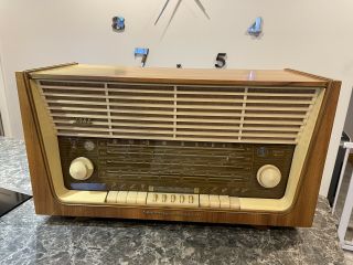 Grundig Majestic Tube Radio Model 4085 Wood Bakelite Antique Made In W Germany