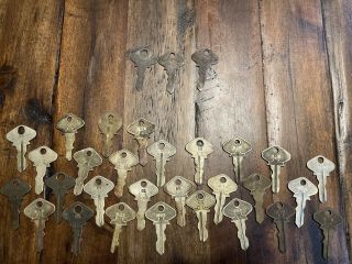 28 Antique Ford Model T Keys And 3 Master Or Dealer Keys