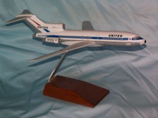 United Airlines Boeing 727 - 100 Desk Model 1969 Livery Skymarks Executive