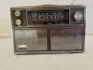 Vintage Valiant Solid State Portable Transistor Radio Fm,  Am,  Sw,  Ac/dc