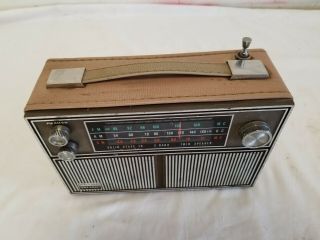Vintage Valiant Solid State Portable Transistor Radio FM,  AM,  SW,  AC/DC 2