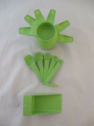Tupperware Vintage 6 Measuring Cups & 5 Spoons W/ring Apple Green & Scoop (24)
