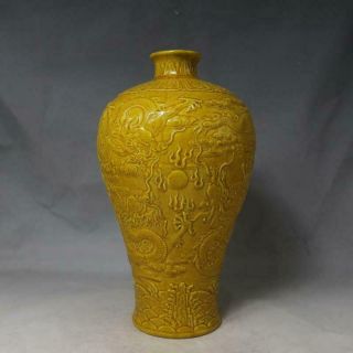 Chinese Antique Qing Qianlong Yellow Glazed Porcelain Dragon Vase