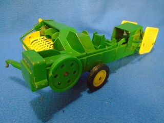 Vintage 1/16 Scale Ertl Co John Deere Hay Bailer Diecast Toy Tractor Euc