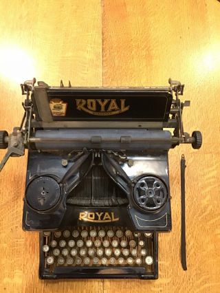 Antique Royal typewriter no 10 made 1916 serial X247520 2