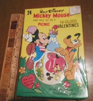 24 Vintage Walt Disney Mickey Mouse Pals Valentines & Envelopes Orig Box