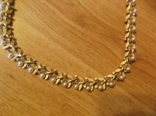 Vtg Crown Trifari Gold Tone Leaves W/ Faux Seed Pearls & Rhinestones Necklace