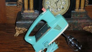 Vintage Turquoise Blue Aqua Ge General Electric 3 - Speed Hand Mixer 18m37