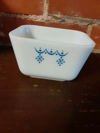 Vintage Pyrex Snowflake Blue Garland Refrigerator Dish 501 No Lid