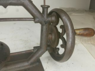 Antique Hand - crank Sewing Machine 1870 ' s I.  L.  Davis Octagonal Gold Medal 2