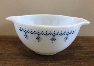Vintage Pyrex Blue Garland Snowflake 441 Cinderella Bowl 1 1/2 Pint Blue/white