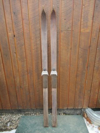 Antique Snow Skis 71 " Long With Old Points At The Top Of The Skis