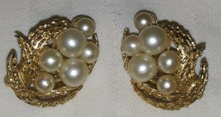 Vintage Crown Trifari Signed Faux Pearls Gold Plated Clip On Earrings