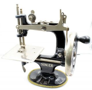 Antique Singer Kids Toy Sewing Machine,  Hand Crank - Nr 9055