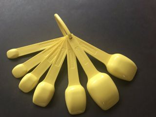 Vintage TUPPERWARE Yellow MEASURING SPOONS Set Of 7 w/ RING Complete 2