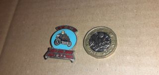 Vintage 1974 Enamel Pin Badge " Isle Man Tt " Tt Motorcycle Races Iom